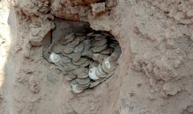 कहा गयी खुदाई में मिली मूर्ति और खजाना