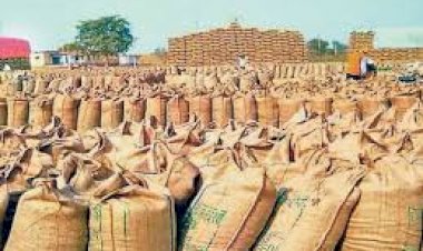 किसानो ने कहा बिना तौले ही गेहूं खरीद रहे खरीद केन्द्र