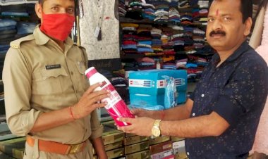 कर्तव्य के लिए बोतल की सौगात