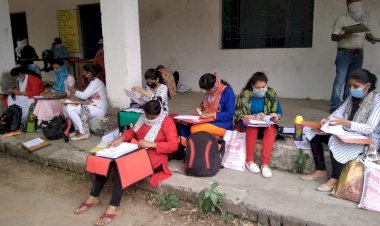 शिक्षक भर्ती की काउंसलिंग में सोशल डिस्टेंस व्यवस्था ध्वस्त