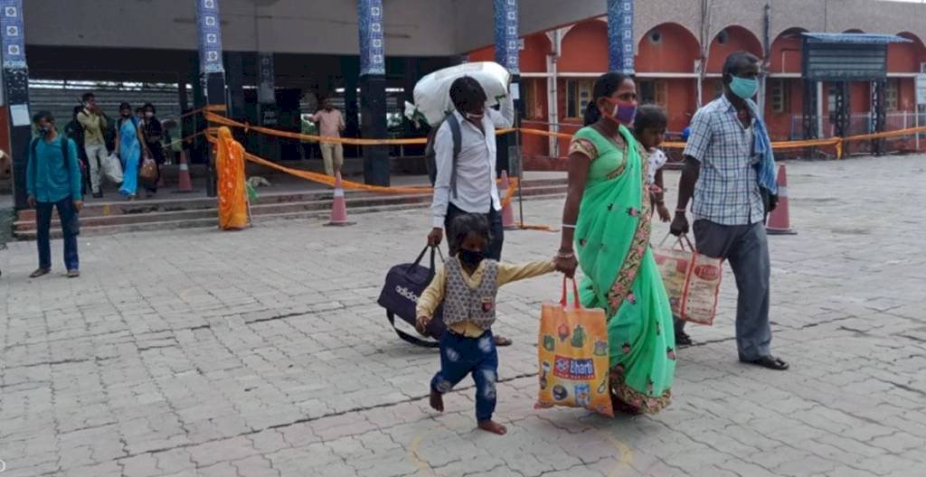 गरीब कल्याण अभियान से आत्मनिर्भर बनने के लिए बेच दिया दुकान, छोड़ दिया काम