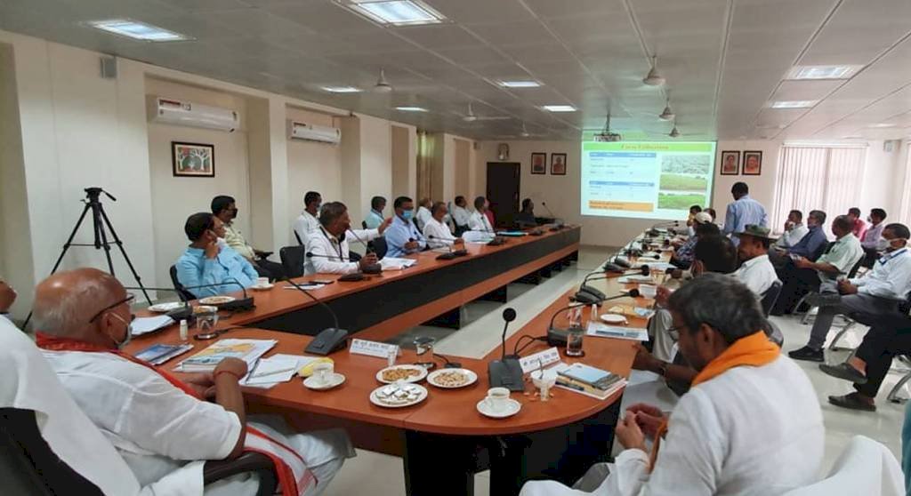 कृषि विश्वविद्यालय में रिक्त पदों के भरने के मामले में गोलमोल जवाब दे गए कृषि मंत्री