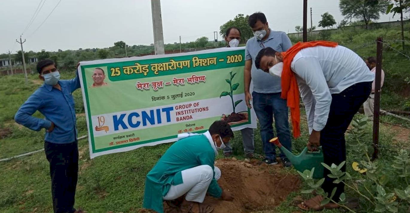 कालीचरण ग्रुप ऑफ़ इंस्टिट्यूशन में भी हुआ पौधारोपण