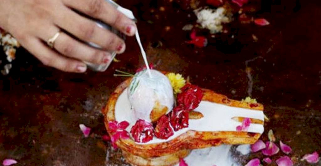 सावन सोमवार को भक्तों का सैलाब देख मालियों के खिले चेहरे