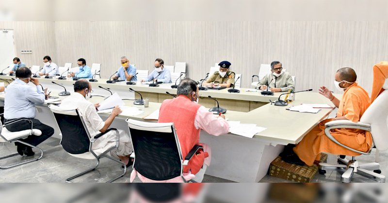 घर-घर मेडिकल स्क्रीनिंग में संदिग्ध लक्षण वाले लोगों के लिए जाएं कोरोना नमूने : योगी आदित्यनाथ