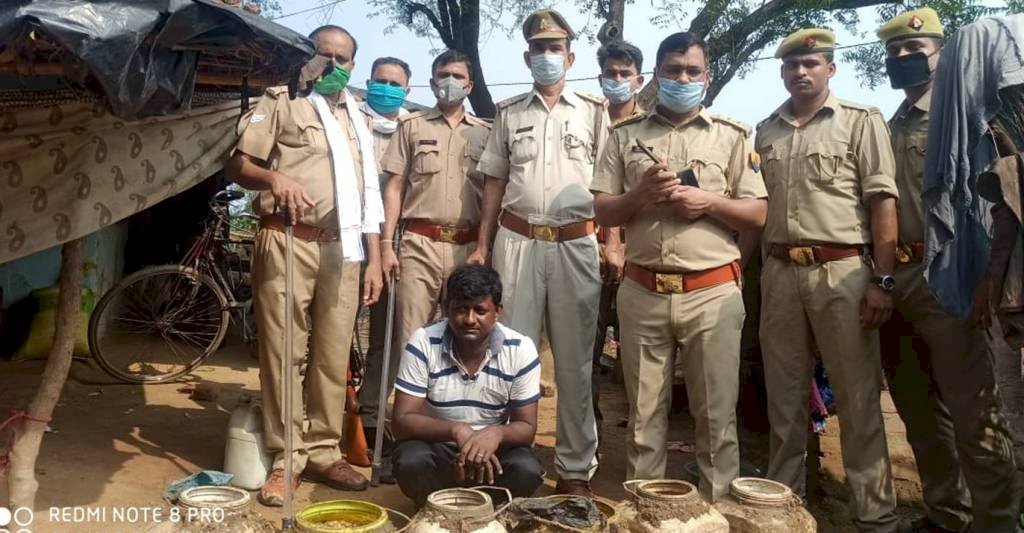 पुलिस ने अवैध शराब के मामले में 37 को दबोचा, 52 कुंतल लहन नष्ट
