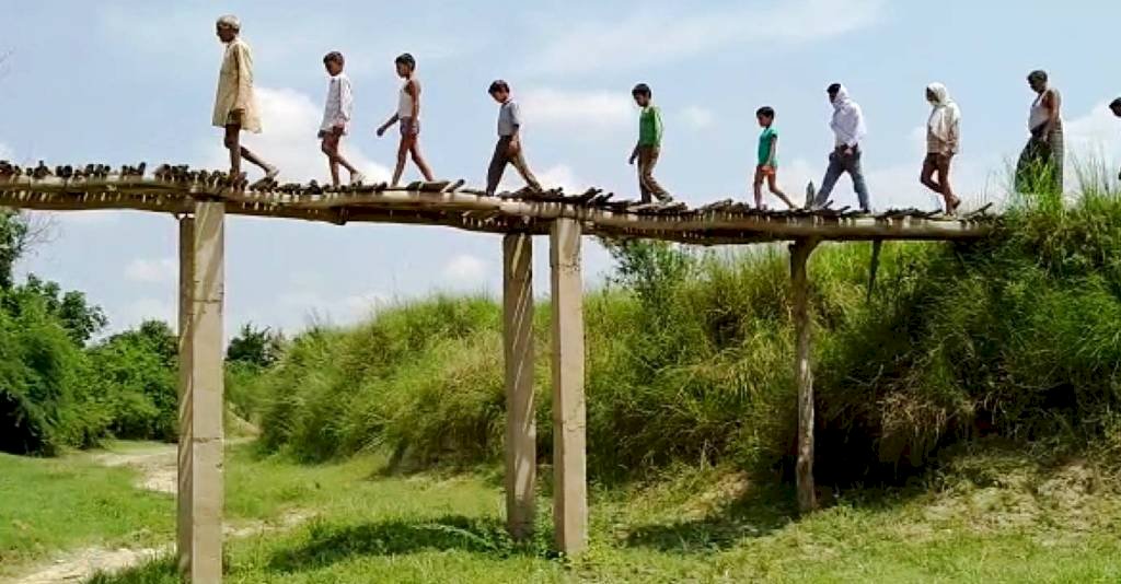 कोशिश करने वालों की हार नहीं होती, कहावत को सच करता कानपुर देहात का लकड़ी पुल