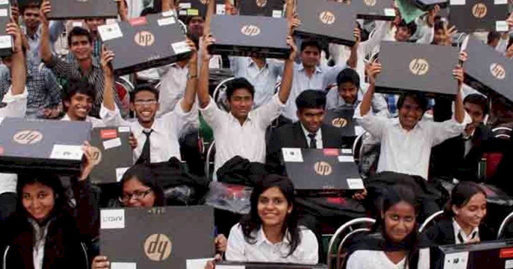 मध्य प्रदेश में फिर से बंटेंगे लैपटाॅप, सीएम शिवराज की घोषणा