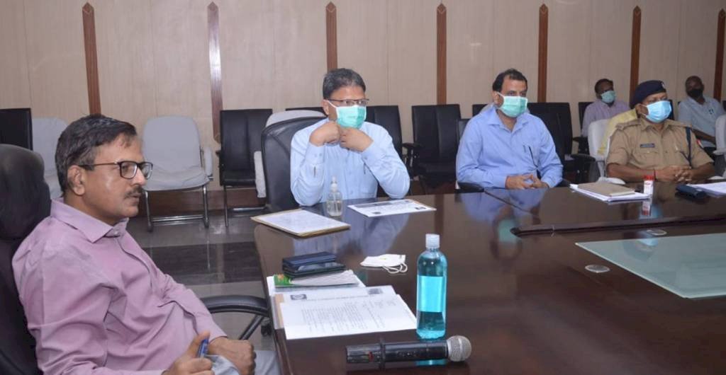 प्रमुख सचिव द्वारा सरकारी कार्यालयों को प्रतिदिन सैनिटाइजेशन कराने के निर्देश