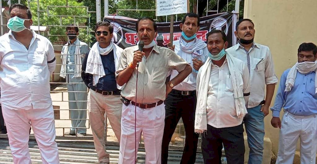 हमलावर न पकड़े गए तो समूचे बुन्देलखण्ड में 7 अगस्त को वकील करेगें हड़ताल