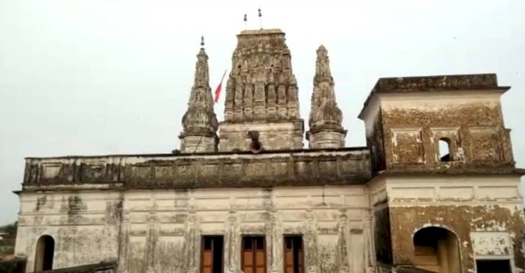 सैकड़ों साल का इतिहास संजोये है बांके बिहारी मंदिर, पर्यटन के दायरे में नहीं हुआ है शामिल