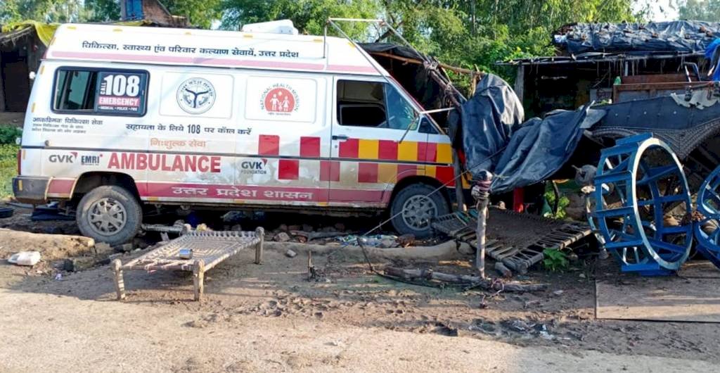 एंबुलेंस 108 पछहयां लोहारों की झोपड़ी में घुसी तो फिर क्या हुआ...