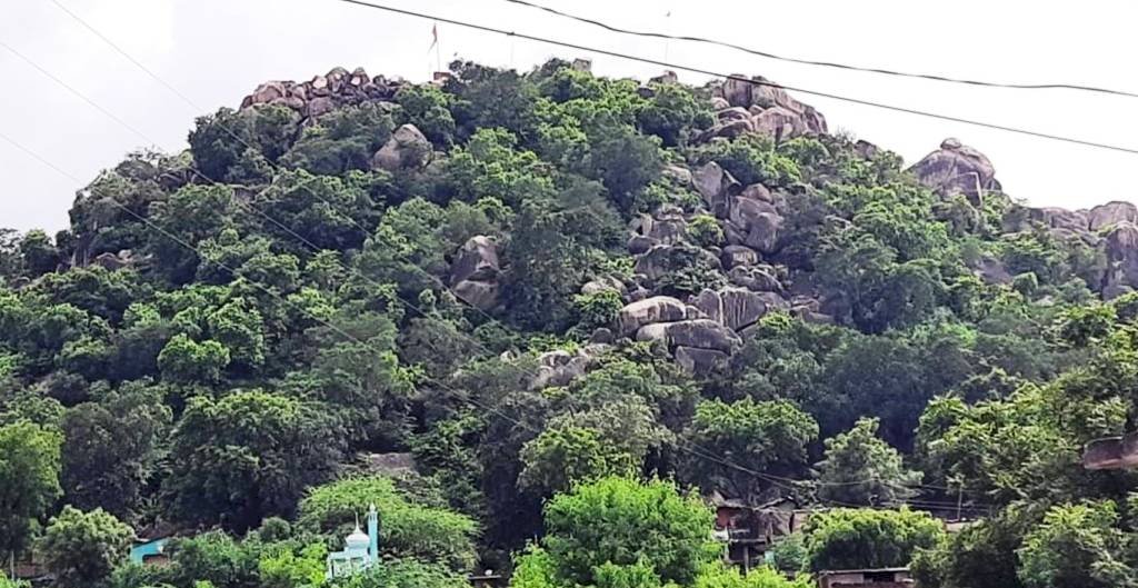 बामदेवेश्वर पर्वत पर बनाई गई मस्जिद को हटाने की मांग