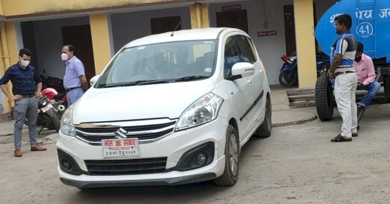 आयकर टीम को नहीं बता पाया कहां से आई 13 किलो चांदी और 12 लाख नगद