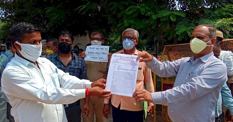 भुखमरी का दंश झेल रहे हैं जल निगम के 23000 अधिकारी, कर्मचारी