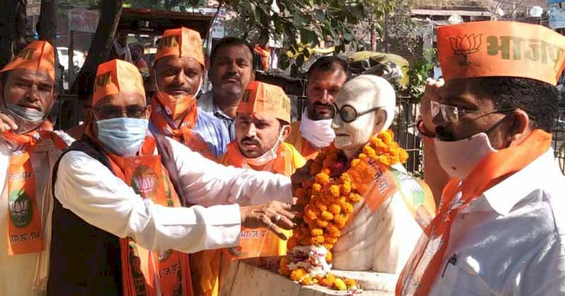 राष्ट्रपिता महात्मा गांधी व लाल बहादुर शास्त्री को किया नमन,गाया रामधुन