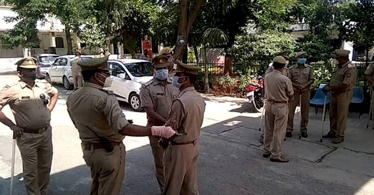 बांदा में छात्रों व प्रोफेसरों के बीच हाथापाई, हंगामा, पुलिस बल तैनात 