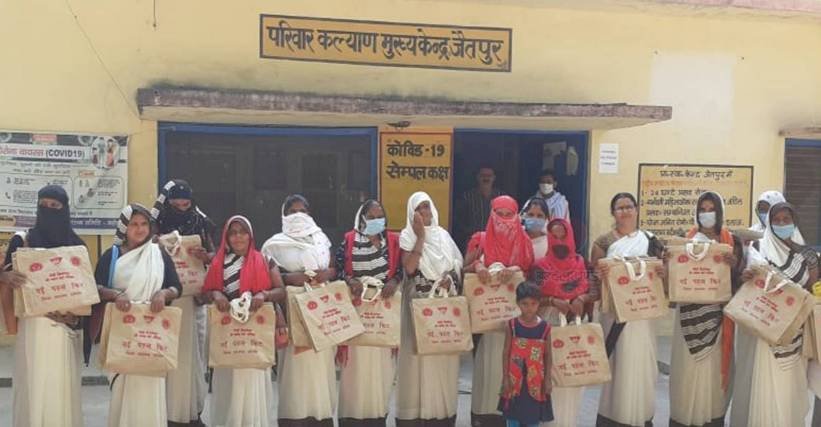 75 नवविवाहितों को भेंट में दी गई नई पहल किट