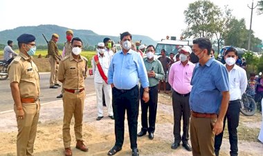 चित्रकूट : जिलाधिकारी व पुलिस अधीक्षक ने मूर्ति विसर्जन की व्यवस्थाओं का किया औचक निरीक्षण