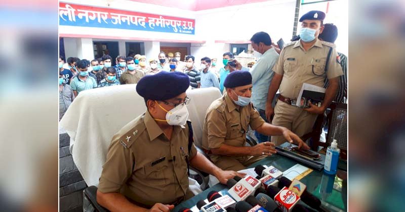हमीरपुर : सपा नेता व ग्राम प्रधान समेत 30 लोग जुआं खेलते गिरफ्तार
