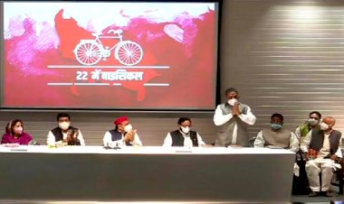 पूर्व सांसद बालकुमार पटेल ने पुत्र रामसिंह के साथ कांग्रेस छोड़कर सपा में की घर वापसी