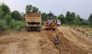 झांसी : जिलाधिकारी ने भू माफियाओं पर सख्त कार्रवाई करने के दिए निर्देश