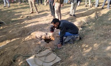 महोबा : चार साल का बालक खेत में बोरवेल में गिरा, रेस्क्यू शुरू