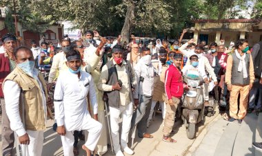 बांदा में विकलांगों ने काला दिवस मनाया