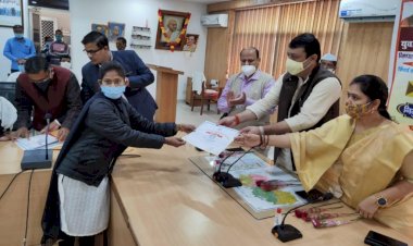 हमीरपुर : योगी सरकार में महिलायें भी बनी नलकूप चालक, किसानों में खुशी