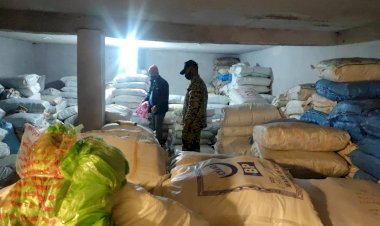 झाँसी : प्रवर्तन दल नगर निगम ने पकड़ा प्रतिबंधित पॉलीथिन का जखीरा