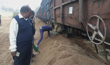 बांदा से बालू की पहली खेप मालगाड़ी से राजस्थान रवाना