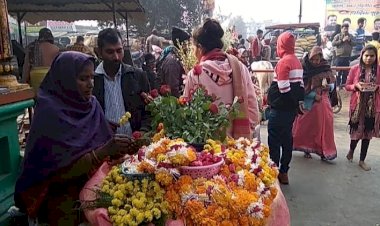 बाँदा : मंदिरों में माथा टेक कर पहले दिन की शुरुआत की 