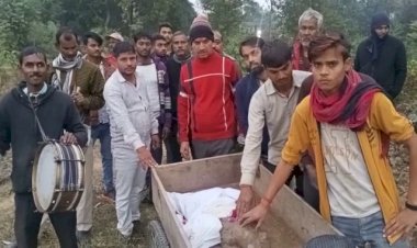 बाँदा : रो पड़े ये लोग, जब बन्दर का किया अंतिम संस्कार