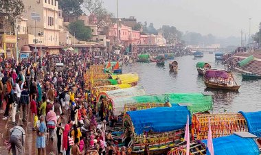 चित्रकूट : कोरोना ओरोना भूल, लाखों श्रद्धालुओं ने लगाई मंदाकिनी में आस्था की डुबकी