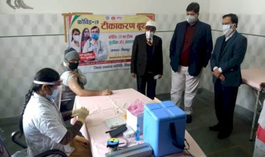 चित्रकूट में डॉ आर बी लाल को लगा कोरोना का पहला टीका