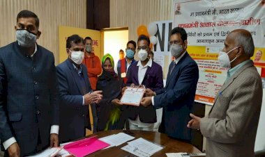 बाँदा: प्रधानमंत्री आवास योजना की धनराशि पाकर गदगद हुए लाभार्थी