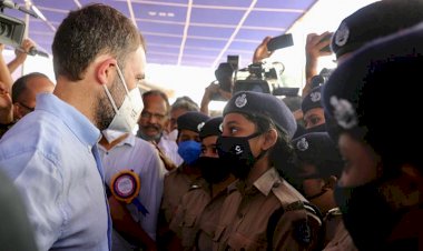 छात्राओं को स्वयं चुननी होगी अपने अस्तीत्व और सफलता की राह : राहुल गांधी