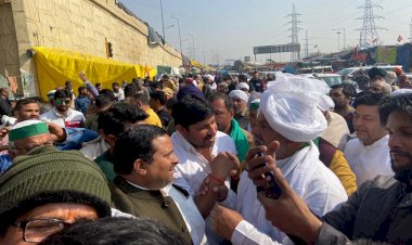 झांसी से सपा प्रतिनिधि मण्डल किसान आन्दोलन में शामिल होने गाजीपुर बाॅर्डर पहुंचे