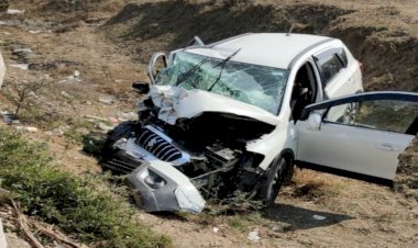 बाँदा : दो कारों के बीच आमने सामने भीषण टक्कर, चार घायल