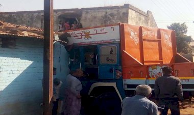 घर में सो रहे चार मजदूरों के लिए काल बना बेकाबू ट्रक