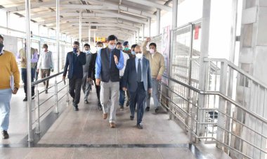 झाँसी : रेलवे बोर्ड मेम्बर फाइनेंस द्वारा झाँसी मंडल का दौरा