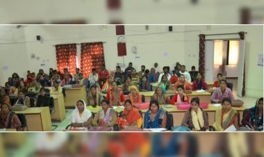 अब आपके घर में बिजली की मीटर रीडिंग करेंगी समूह दीदी