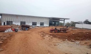 कमिश्नर व डीएम नें चित्रकूट हवाई पट्टी के निर्माण कार्यों को देखा, कहा-भारत का खूबसूरत एयरपोर्ट