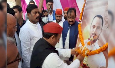 लगता है बचपन में लाल मिर्च खा लिए हैं मुख्यमंत्री योगी - अखिलेश यादव