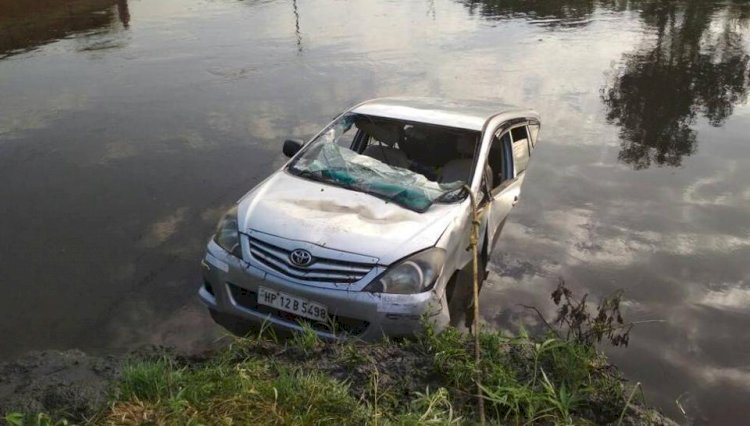 झांसी : बेकाबू कार नदी में गिरी, साले-बहनोई की मौत