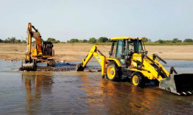 बुंदेलखंड की महिलाओं ने अवैध खनन करते पोकलैंड मशीनों को पकड़ा, प्रशासन है बेखबर