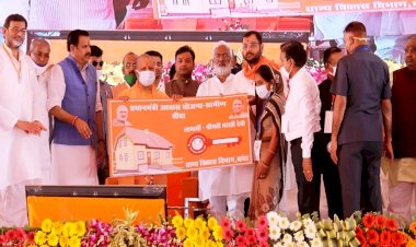 मुख्यमंत्री के हाथों प्रमाण पत्र व मदद पाकर हजारों लाभार्थी चहके, देखें किसे क्या मिला