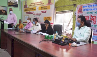 मामूली कमी में किसानों का गेहूं रिजेक्ट न करें : डीएम