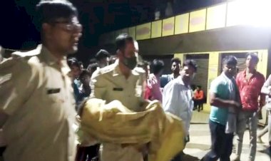 तेज आंधी से भरभरा कर गिरा तीन मंजिला मकान, दबकर मासूम की मौत