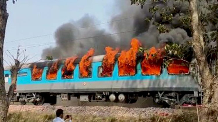 100 की स्पीड से दौड़ रही जनशताब्दी एक्सप्रेस बन गयी बर्निंग ट्रेन, बोगी जलकर राख